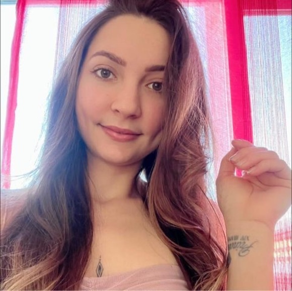 Meet your Posher, Claudia - Picture 1 of 1